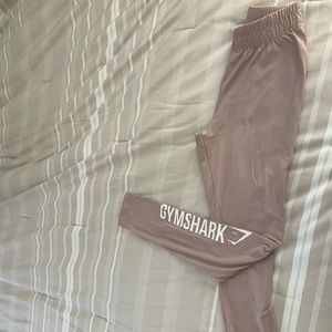 Gym shark leggings